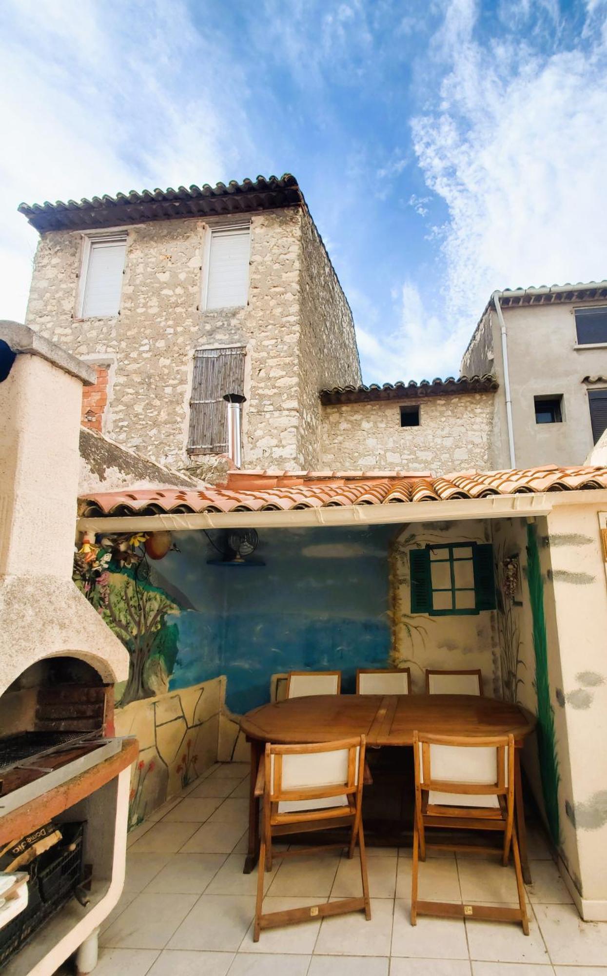 Agreable Maison De Ville Avec Patio Сижан Экстерьер фото